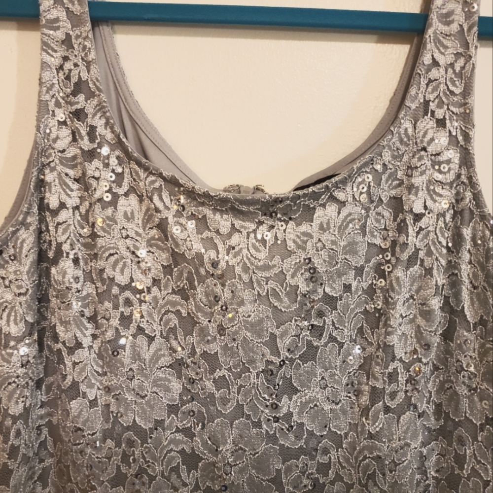 listing. Lace dress